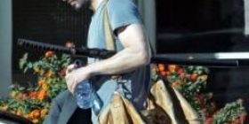 [Sad news] Keanu Reeves, carrying a Japanese sword from usual