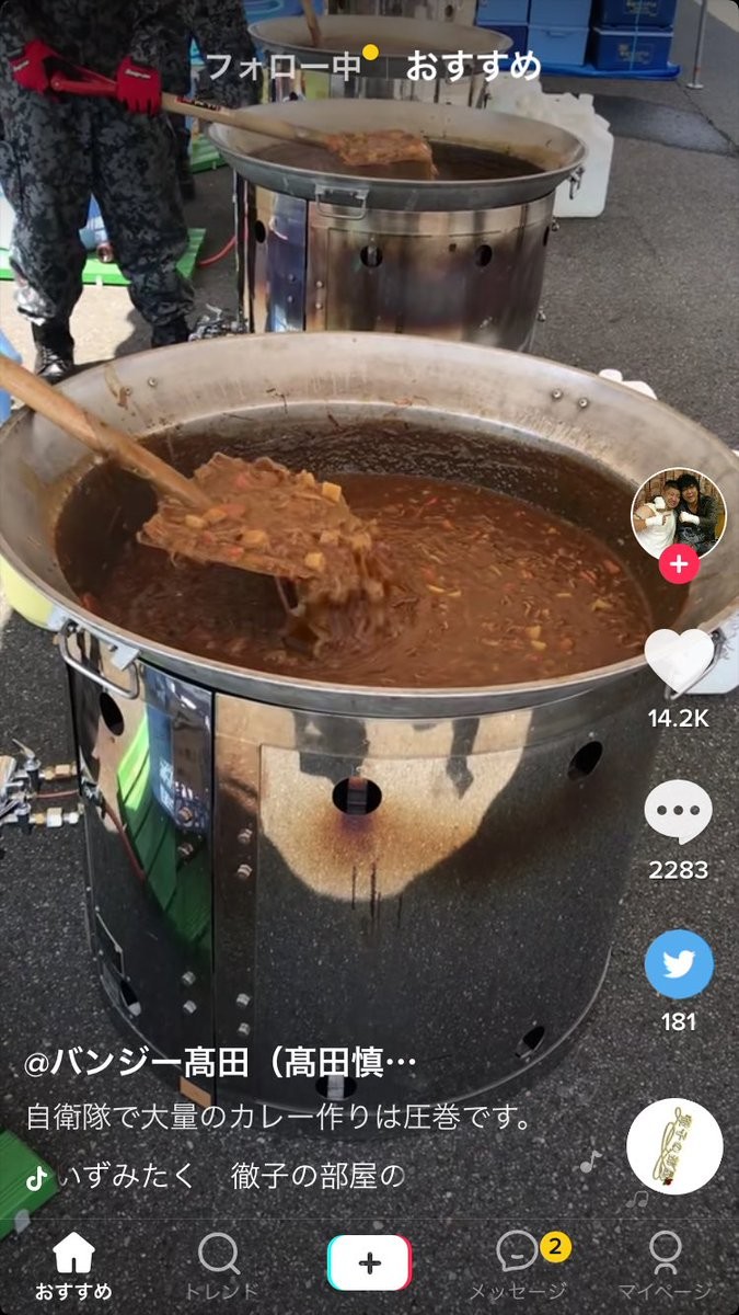 [Image] Self-Defense Forces cook a large amount of curry using a scoop 