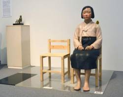 [Sad news] The model of the comfort woman was revealed in 2002 to be a girl who was dressed in US armored vehicles