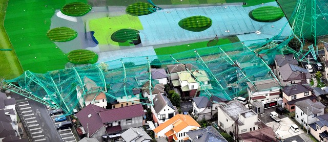 [Image] Due to typhoon, golf course net collapses and residential area is partially destroyed