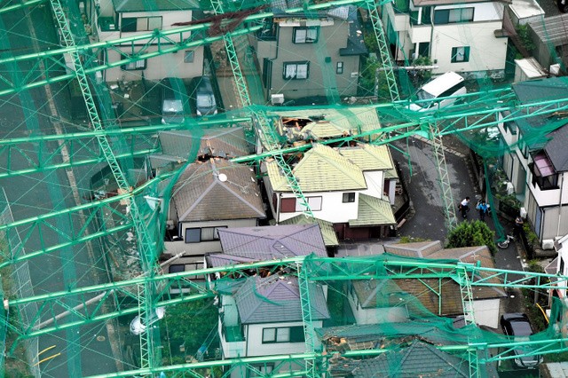 [Image] Due to typhoon, golf course net collapses and residential area is partially destroyed