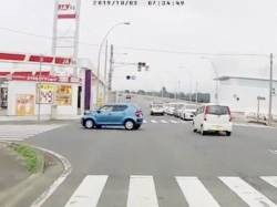 [Video] If the video that captures the moment of a right turn accident is too chaotic, it will become a topic at wwwww