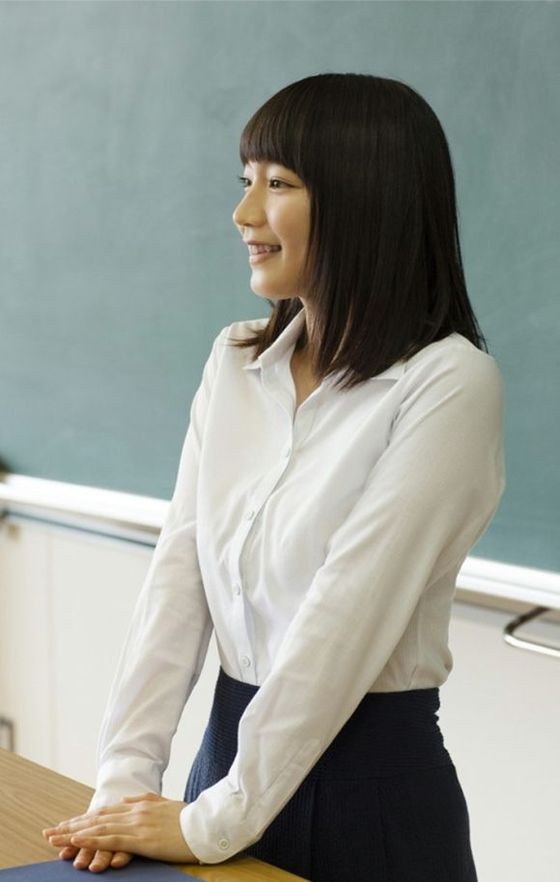 [Image] A female teacher who absolutely drowns all students here wwwwww