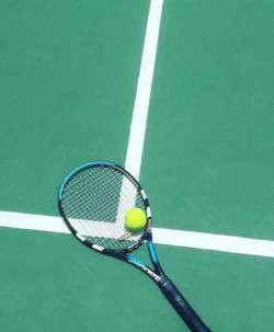 [Image] Rika Shiiki (21 years old, Keio Faculty of Letters, 4th year) plays tennis, saying 